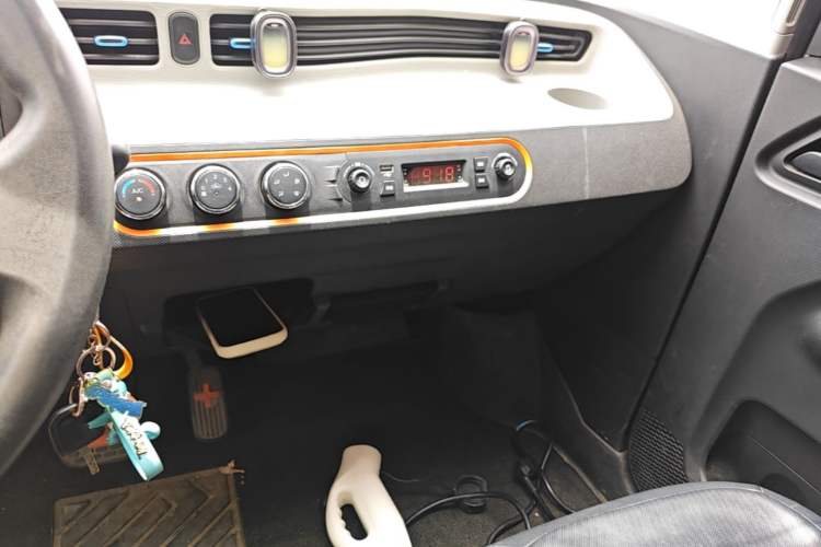 Used Wuling Hongguang MINIEV 2020 Freedom Version Lithium Iron Phosphate Audio And AC Panel