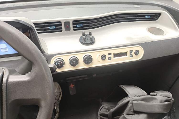 Used Wuling Hongguang MINIEV 2020 Freedom Version Lithium Iron Phosphate Audio And AC Panel