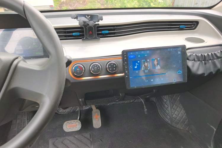 Used Wuling Hongguang MINIEV 2020 Freedom Version Lithium Iron Phosphate Audio And AC Panel