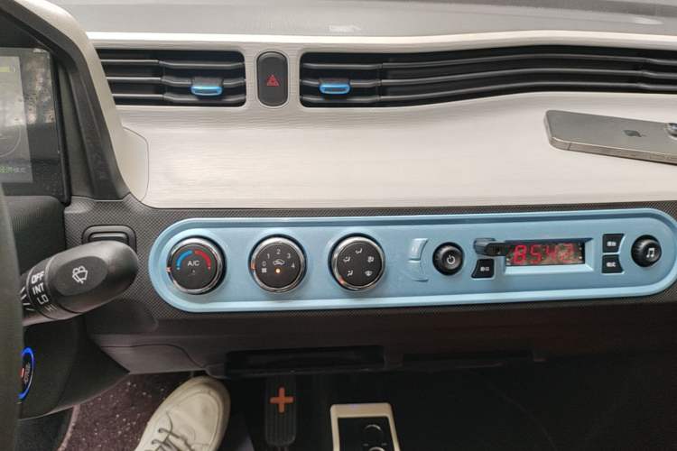 Used Wuling Hongguang MINIEV 2020 Enjoy Edition Lithium-Ion Battery Audio And AC Panel