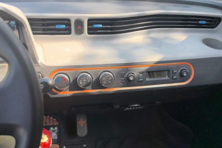 Used Wuling Hongguang MINIEV 2020 Lite Version Lithium Iron Phosphate Audio And AC Panel