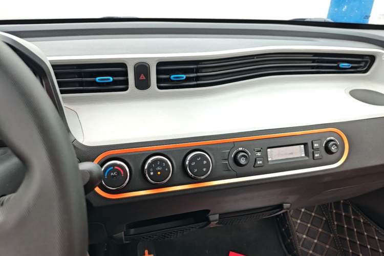 Used Wuling Hongguang MINIEV 2020 Zizai Version Lithium-NMC Audio And AC Panel