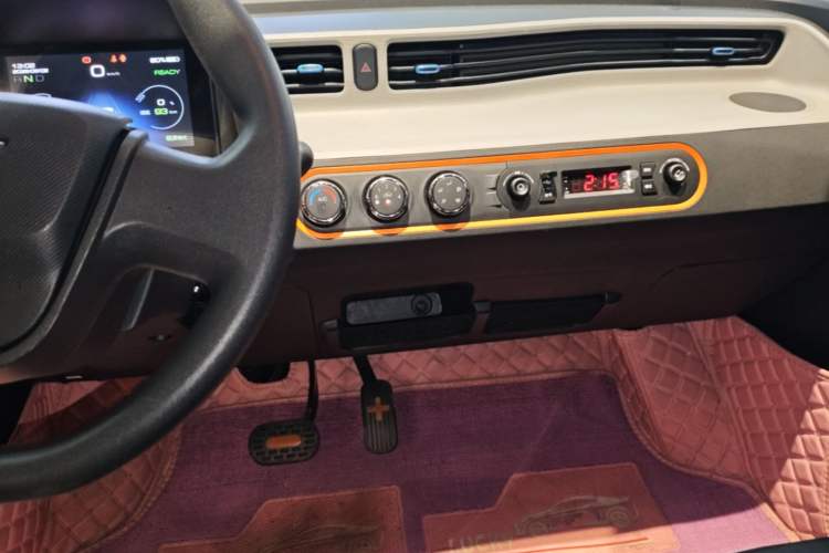 Used Wuling Hongguang MINIEV 2020 Freedom Version Lithium Iron Phosphate Audio And AC Panel