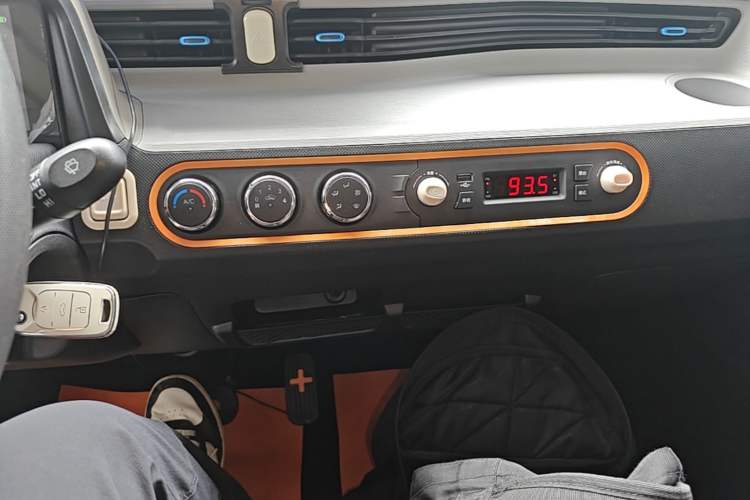 Used Wuling Hongguang MINIEV 2020 Freedom Version Lithium Iron Phosphate Audio And AC Panel