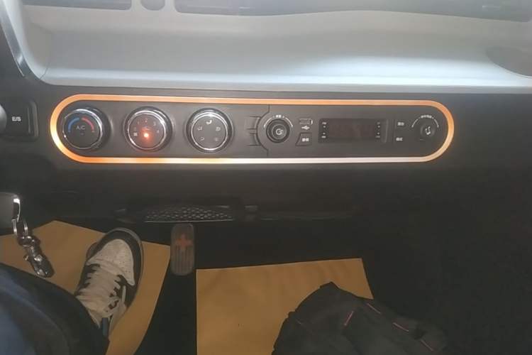 Used Wuling Hongguang MINIEV 2020 Freedom Version Lithium Iron Phosphate Audio And AC Panel