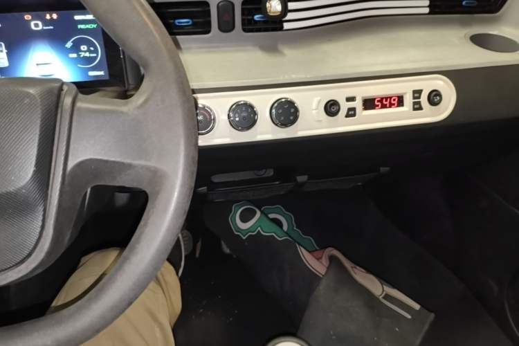Used Wuling Hongguang MINIEV 2020 Freedom Version Lithium Iron Phosphate Audio And AC Panel