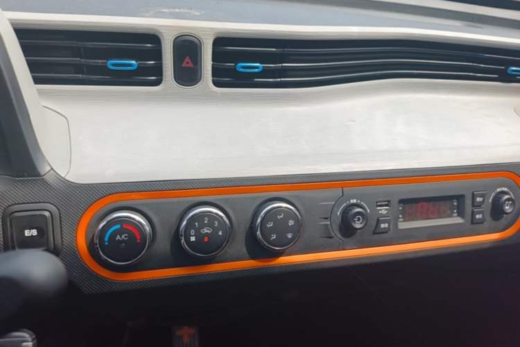 Used Wuling Hongguang MINIEV 2020 Enjoy Edition Lithium-Ion Battery Audio And AC Panel