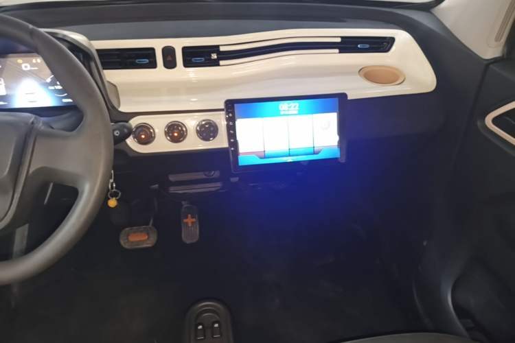 Used Wuling Hongguang MINIEV 2020 Enjoyment Model Lithium Iron Phosphate Audio And AC Panel