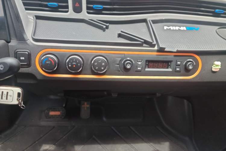 Used Wuling Hongguang MINIEV 2020 Zizai Version Lithium-NMC Audio And AC Panel