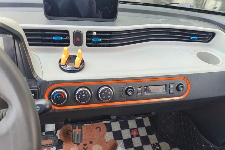 Used Wuling Hongguang MINIEV 2020 Enjoyment Model Lithium Iron Phosphate Audio And AC Panel