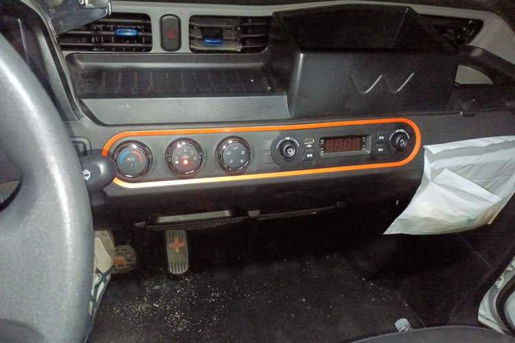 Used Wuling Hongguang MINIEV 2020 Freedom Version Lithium Iron Phosphate Audio And AC Panel