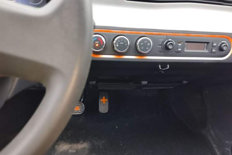Used Wuling Hongguang MINIEV 2020 Enjoyment Model Lithium Iron Phosphate Audio And AC Panel