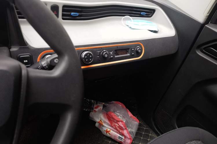 Used Wuling Hongguang MINIEV 2020 Freedom Version Lithium Iron Phosphate Audio And AC Panel