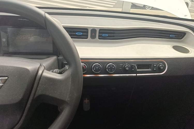 Used Wuling Hongguang MINIEV 2020 Enjoyment Model Lithium Iron Phosphate Audio And AC Panel