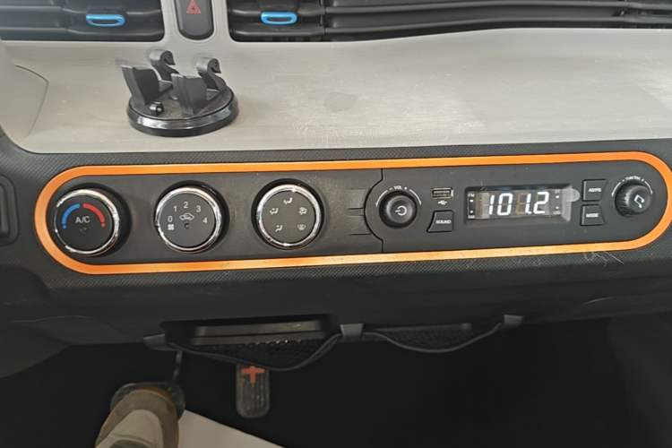 Used Wuling Hongguang MINIEV 2020 Enjoyment Model Lithium Iron Phosphate Audio And AC Panel
