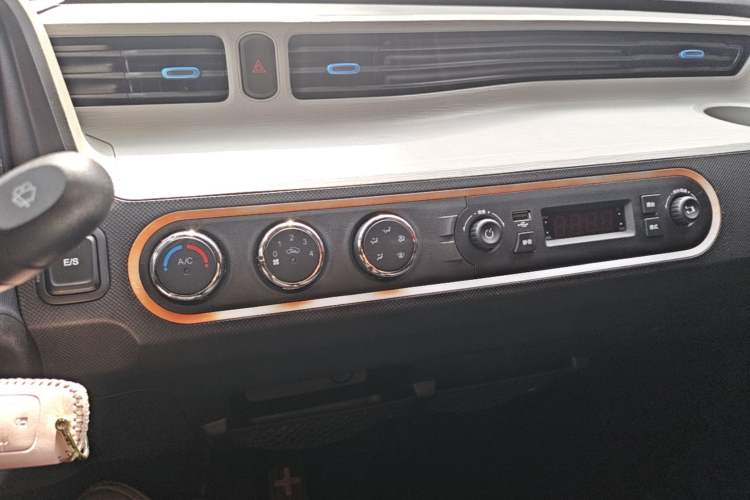 Used Wuling Hongguang MINIEV 2020 Freedom Version Lithium Iron Phosphate Audio And AC Panel