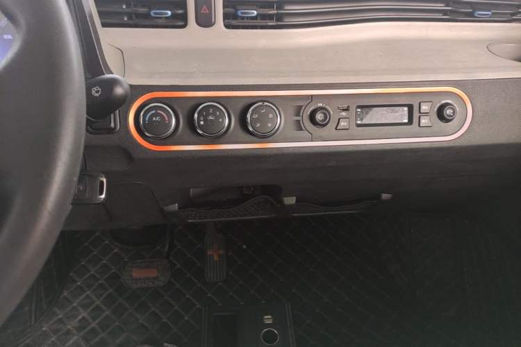 Used Wuling Hongguang MINIEV 2020 Zizai Version Lithium-NMC Audio And AC Panel