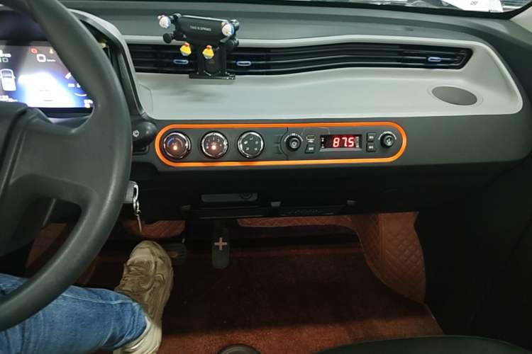 Used Wuling Hongguang MINIEV 2020 Freedom Version Lithium Iron Phosphate Audio And AC Panel