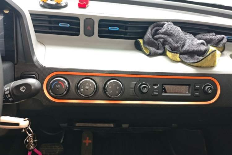 Used Wuling Hongguang MINIEV 2020 Enjoyment Model Lithium Iron Phosphate Audio And AC Panel