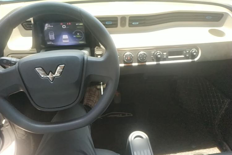 Used Wuling Hongguang MINIEV 2020 Enjoyment Model Lithium Iron Phosphate Center Console