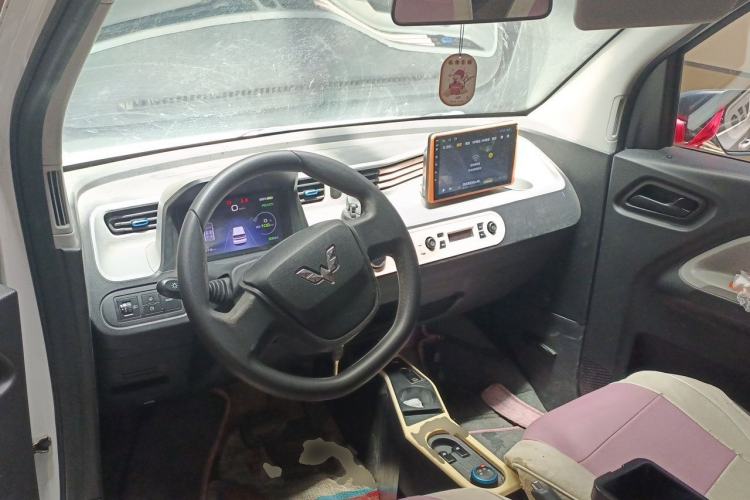 Used Wuling Hongguang MINIEV 2020 Freedom Version Lithium Iron Phosphate Center Console