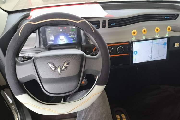 Used Wuling Hongguang MINIEV 2020 Freedom Version Lithium Iron Phosphate Center Console