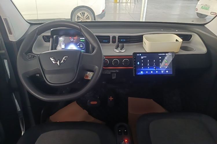 Used Wuling Hongguang MINIEV 2020 Freedom Version Lithium Iron Phosphate Center Console
