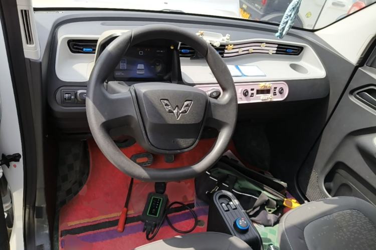 Used Wuling Hongguang MINIEV 2020 Freedom Version Lithium Iron Phosphate Center Console