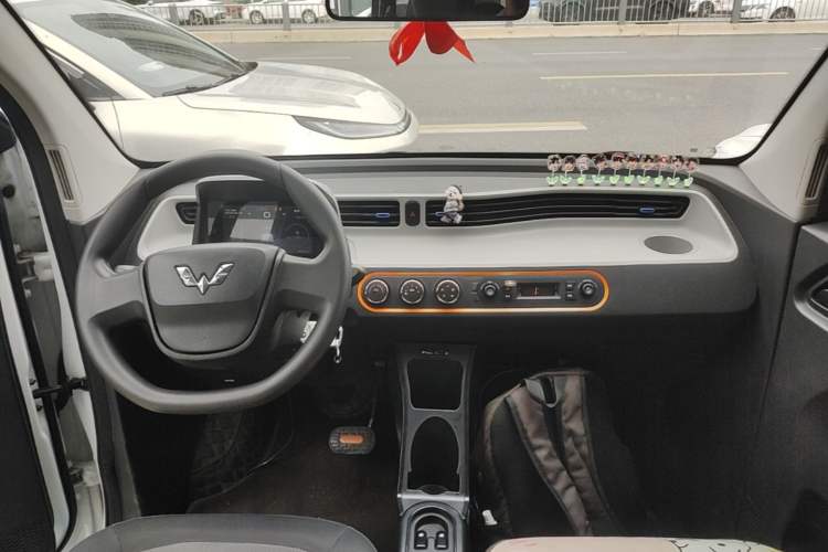 Used Wuling Hongguang MINIEV 2020 Enjoyment Model Lithium Iron Phosphate Center Console