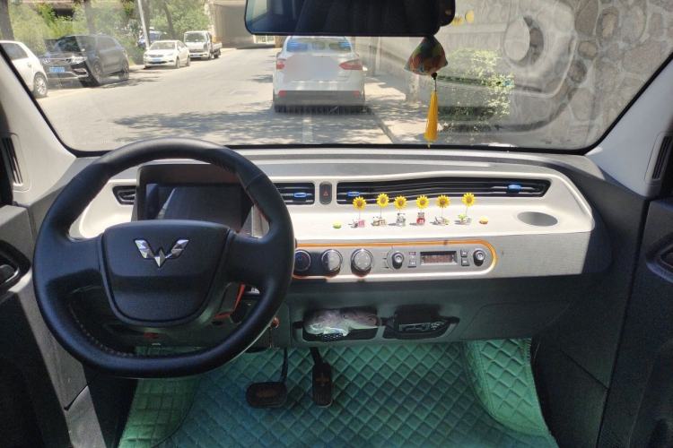 Used Wuling Hongguang MINIEV 2020 Enjoyment Model Lithium Iron Phosphate Center Console