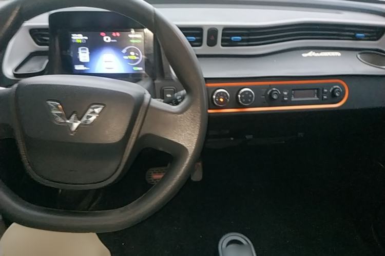 Used Wuling Hongguang MINIEV 2020 Enjoyment Model Lithium Iron Phosphate Center Console