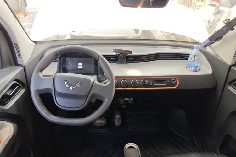 Used Wuling Hongguang MINIEV 2020 Freedom Version Lithium Iron Phosphate Center Console