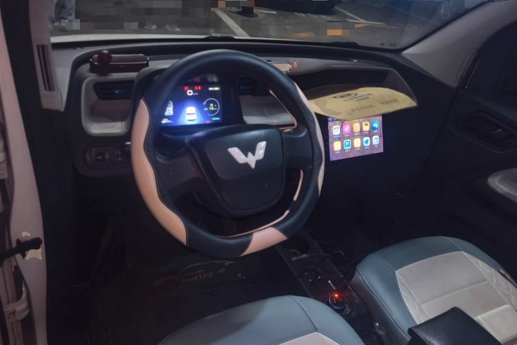 Used Wuling Hongguang MINIEV 2020 Freedom Version Lithium Iron Phosphate Center Console