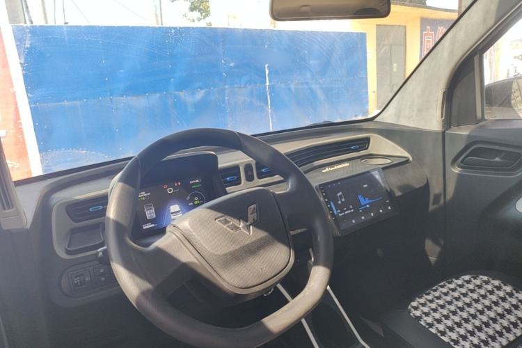 Used Wuling Hongguang MINIEV 2020 Freedom Version Lithium Iron Phosphate Center Console