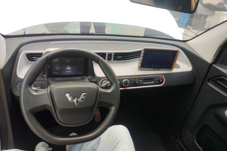 Used Wuling Hongguang MINIEV 2020 Freedom Version Lithium Iron Phosphate Center Console