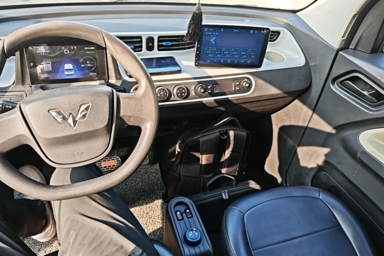 Used Wuling Hongguang MINIEV 2020 Enjoyment Model Lithium Iron Phosphate Center Console
