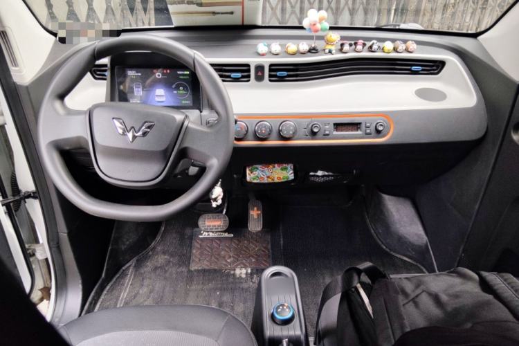 Used Wuling Hongguang MINIEV 2020 Freedom Version Lithium Iron Phosphate Center Console