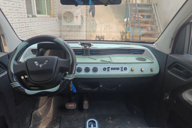 Used Wuling Hongguang MINIEV 2020 Freedom Version Lithium Iron Phosphate Center Console