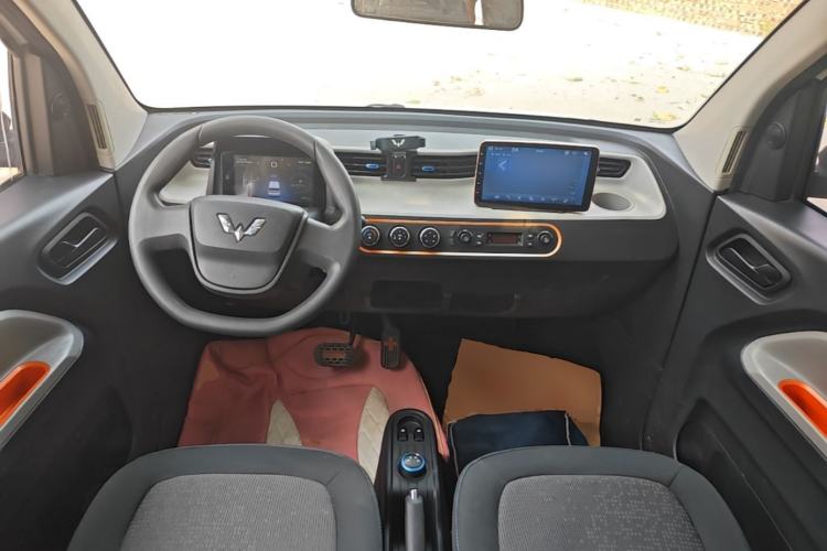 Used Wuling Hongguang MINIEV 2020 Freedom Version Lithium Iron Phosphate Center Console