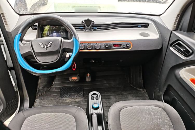 Used Wuling Hongguang MINIEV 2020 Enjoyment Model Lithium Iron Phosphate Center Console
