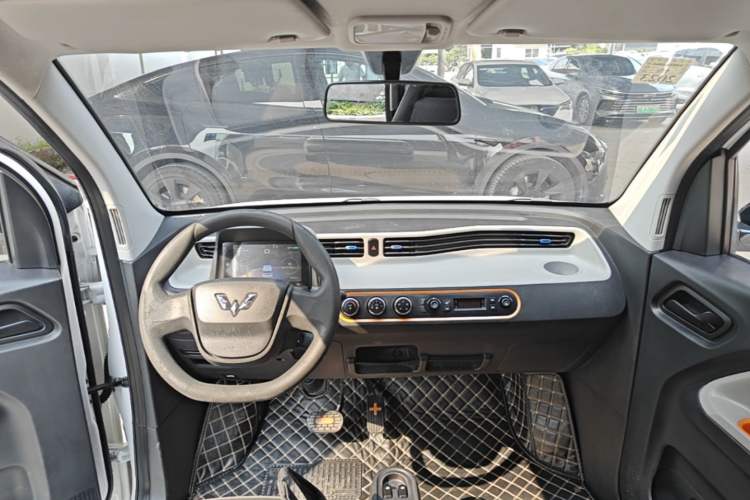 Used Wuling Hongguang MINIEV 2020 Zizai Version Lithium-NMC Center Console