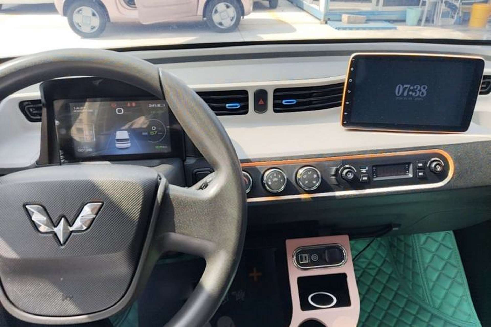 Used Wuling Hongguang MINIEV 2020 Enjoyment Model Lithium Iron Phosphate Center Console