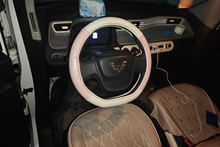 Used Wuling Hongguang MINIEV 2020 Freedom Version Lithium Iron Phosphate Center Console