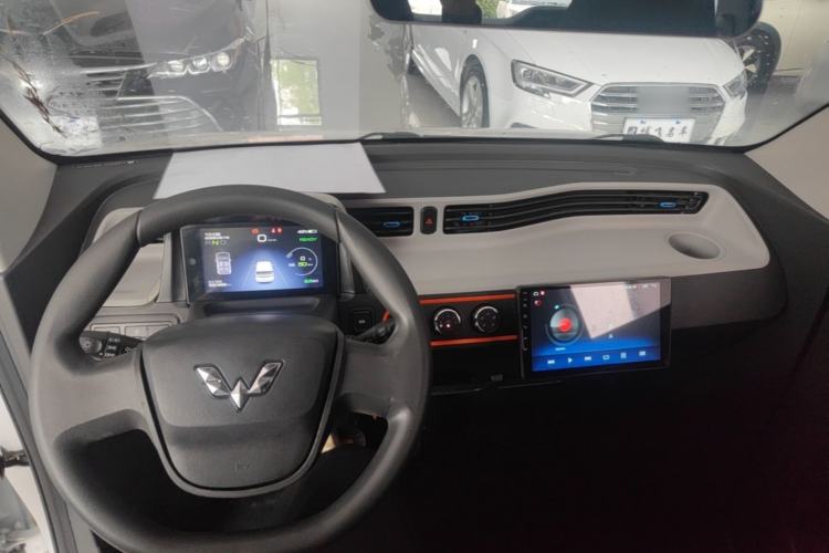 Used Wuling Hongguang MINIEV 2020 Zizai Version Lithium-NMC Center Console