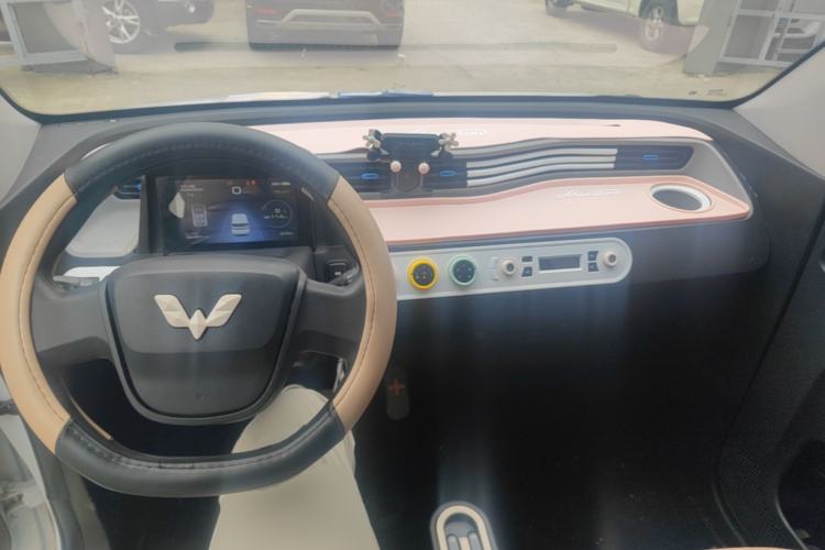 Used Wuling Hongguang MINIEV 2020 Freedom Version Lithium Iron Phosphate Center Console
