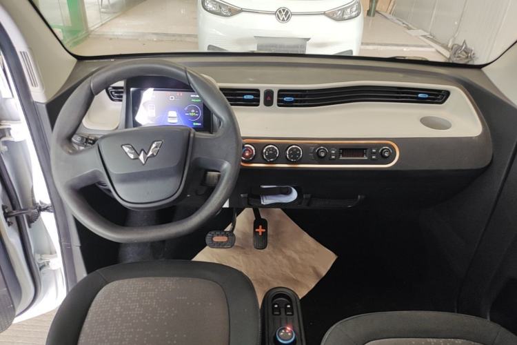 Used Wuling Hongguang MINIEV 2020 Zizai Version Lithium-NMC Center Console
