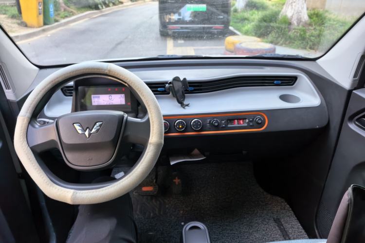 Used Wuling Hongguang MINIEV 2020 Lite Version Lithium Iron Phosphate Center Console