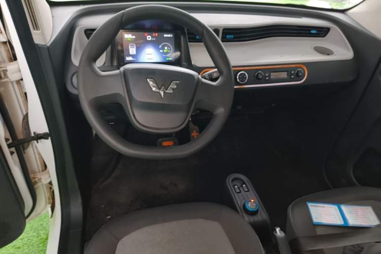 Used Wuling Hongguang MINIEV 2020 Enjoyment Model Lithium Iron Phosphate Center Console