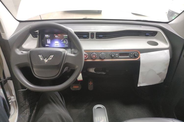 Used Wuling Hongguang MINIEV 2020 Freedom Version Lithium Iron Phosphate Center Console