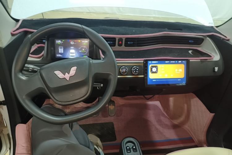 Used Wuling Hongguang MINIEV 2020 Freedom Version Lithium Iron Phosphate Center Console